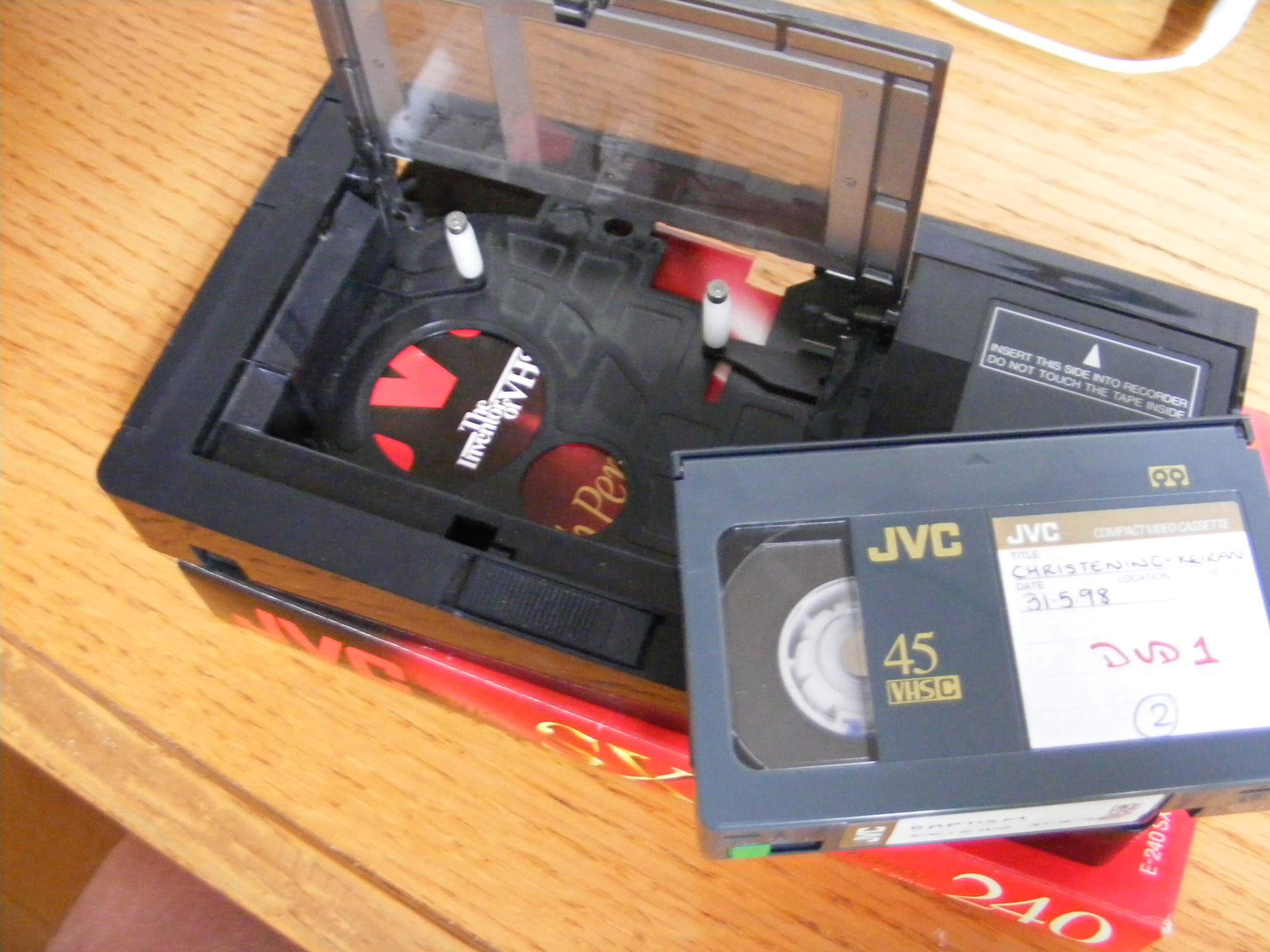 Cassette VHS-C avec adaptateur VHS