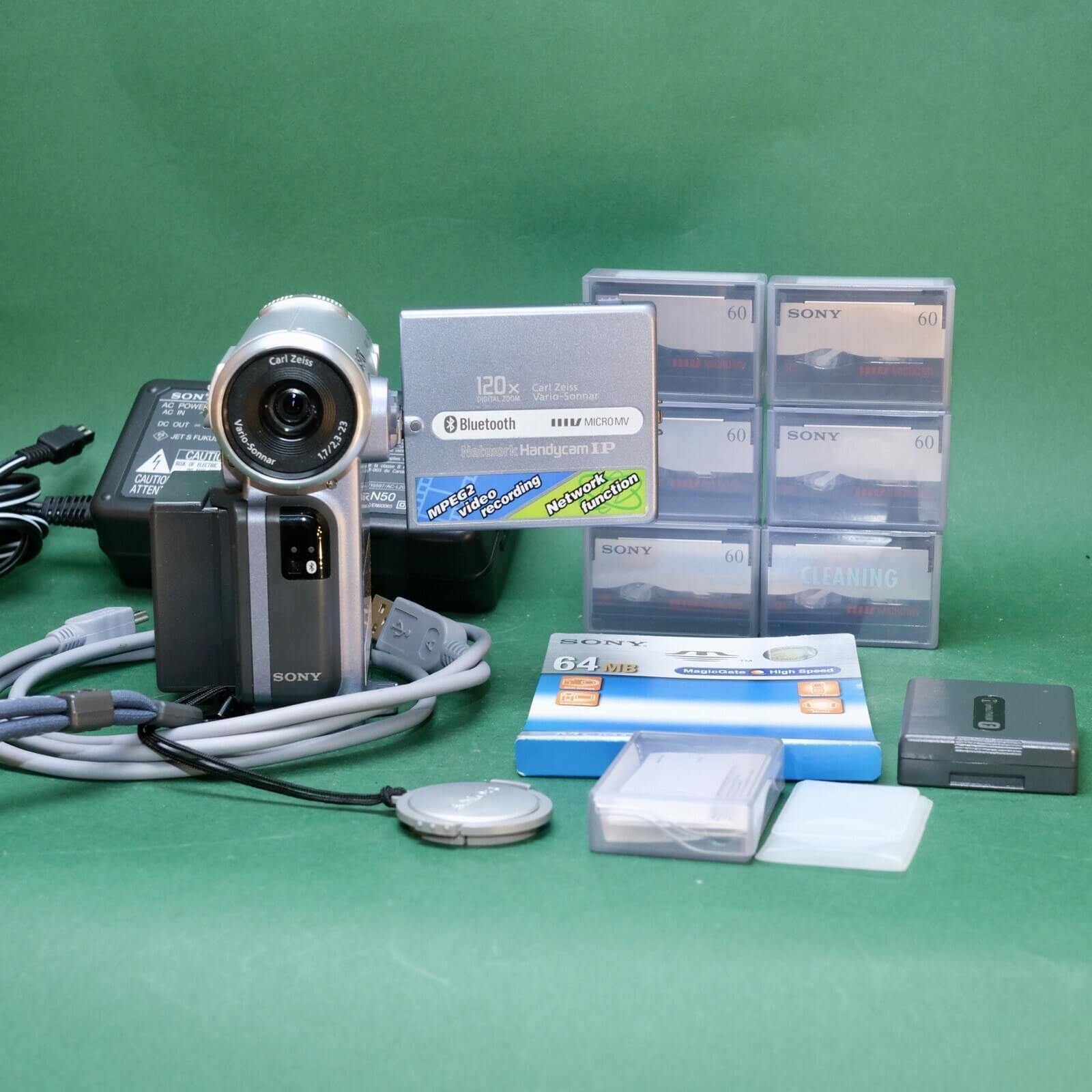 Matériel Sony MicroMV et cassettes pour numérisation